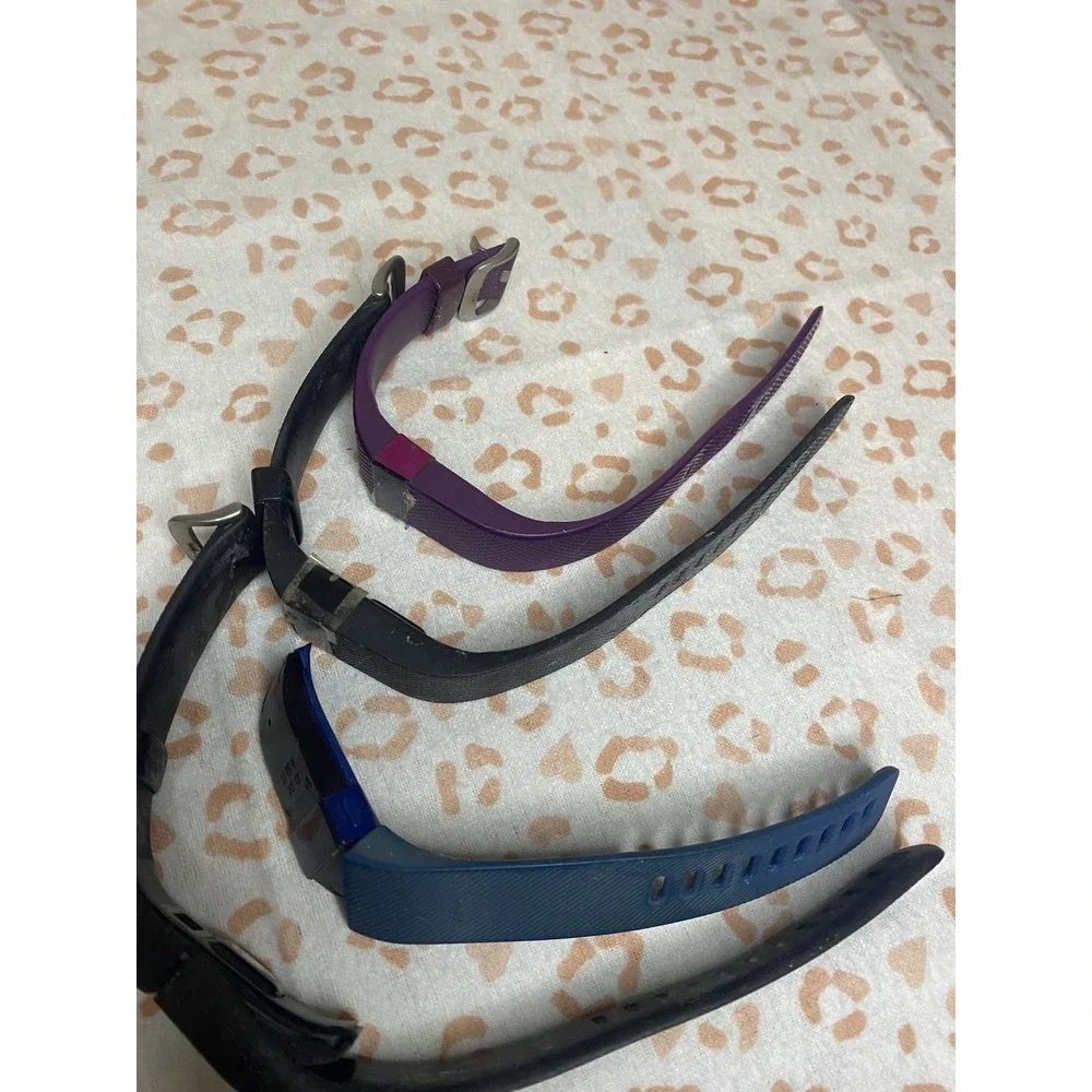 Lot Of 4 Old Fitbits Fitness Tracker watches ‎ Not Working For Parts Only